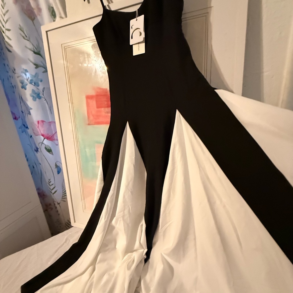 Commense Black and White Strapless Flared Gown - Picture 3 of 5